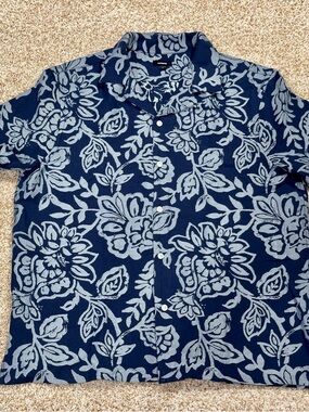 Express - Men’s Blue Embroidered Floral SS Button Down Shirt (Size: M)